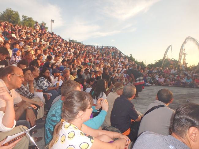 あっ！なんだかはじまりそうな雰囲気です。ドキドキ。