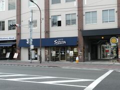 通りの向かい側に「SIZUYA（志津屋七条店）」がある！！
カフェタイムはここにしよう！