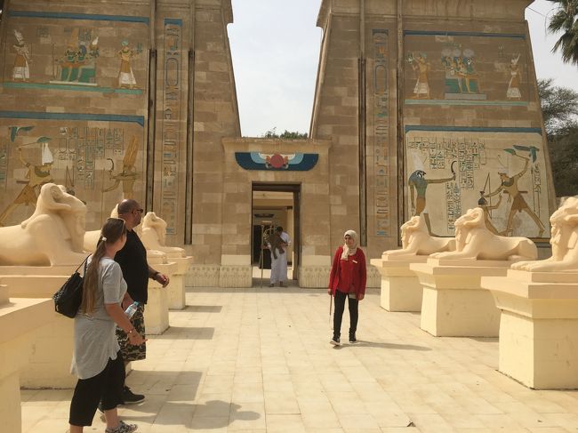 船を降りて、建物の中へ