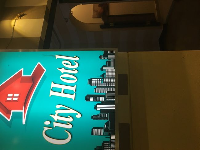 ホテルについて、おなかへったからなにか食べに行くことに。