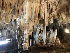 おなか一杯になったところで、次に向かったのは「石垣島鍾乳洞」

全長３,２００m(うち観光洞660m）
鍾乳石の伸びる速さは日本最速だとか。
探検家気分で進んでいきます。
