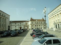 コインブラ大学に到着。

大学の入口に直付けしてバスを下車…
なんてことはなく、少し離れた所で下車します。
