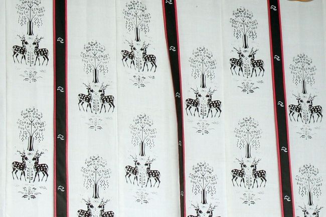 東金堂にかかっていた布の模様は鹿でした