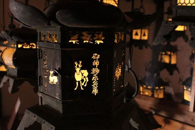 万燈籠再現 藤浪之屋<br />年に3回春日大社のすべての燈籠に浄火をともす春日万燈籠が行われていますが、その神事を再現しています。