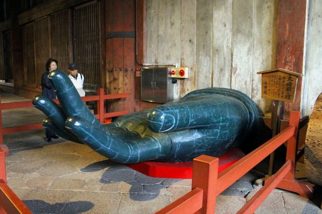 大仏様の実物大の手のひら