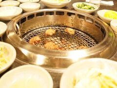 【牛里ガーデン】
夕飯はエリーの希望で焼肉へ