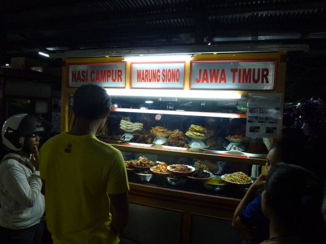 ほかにもナシチャンプルのお店もあります。