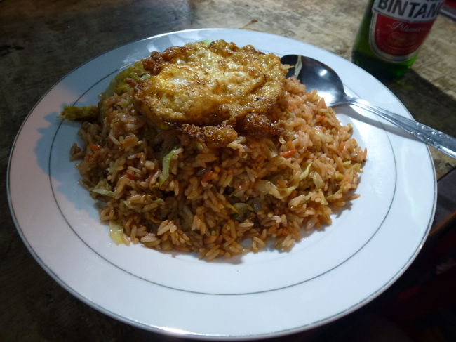 翌日も来ちゃいました。<br />ナシゴレン、これまたボリュームすごい。