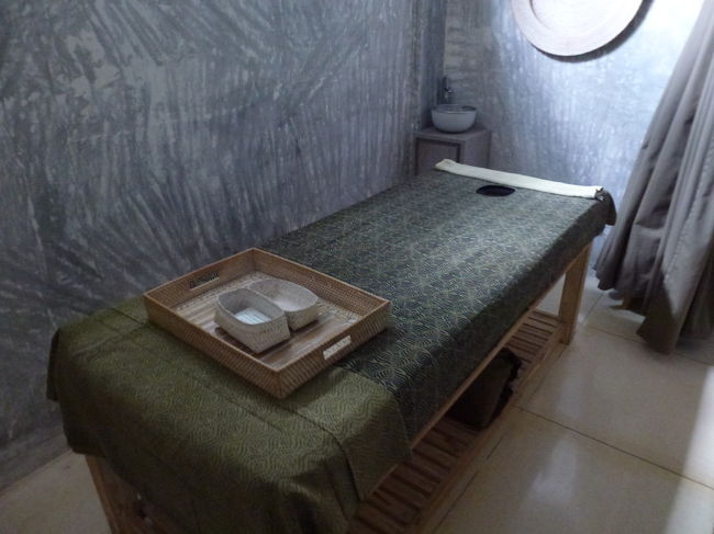 オイルは南国らしくココバニラ。<br />すごく丁寧な施術でとてもリラックス出来ました。<br /><br />その４は最終章、帰国編です。<br />