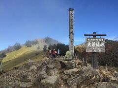 大菩薩峠。きれいな山ですね。
