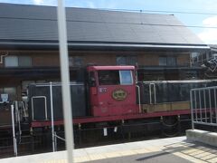 京都で嵯峨野山陰線に乗り換えて嵯峨嵐山駅に到着
でも、ここでは降りません。
一駅先まで行ってみましょう