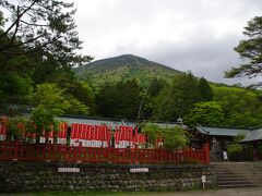 二荒山神社中宮祠と男体山