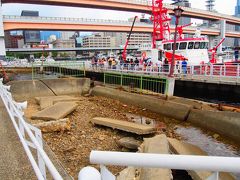 阪神淡路大震災で破壊されたメリケン波止場。
ここだけ時間が止まったているようですね。