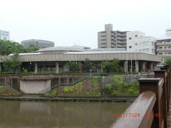 ５時前に雨が止んだので、中央駅から近い、維新ふるさと館と
