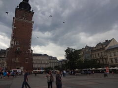広々とした中央広場。この日は少し曇り気味。