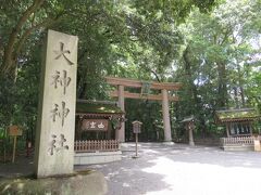 大神神社（おおみわじんじゃ）へ
到着しました。
ここまで、駅から歩いて10分も
掛かりませんでした。

