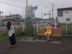 そりゃ、マクドの稚内店に関しては、これがある以上、ある意味観光名所としても今更閉店は出来ないでしょう。

でも、24時間営業は流石に止めてしまいましたけどね…。
数年前の訪稚時に、ここでドナルドのイベントを見物したことを思い出します。