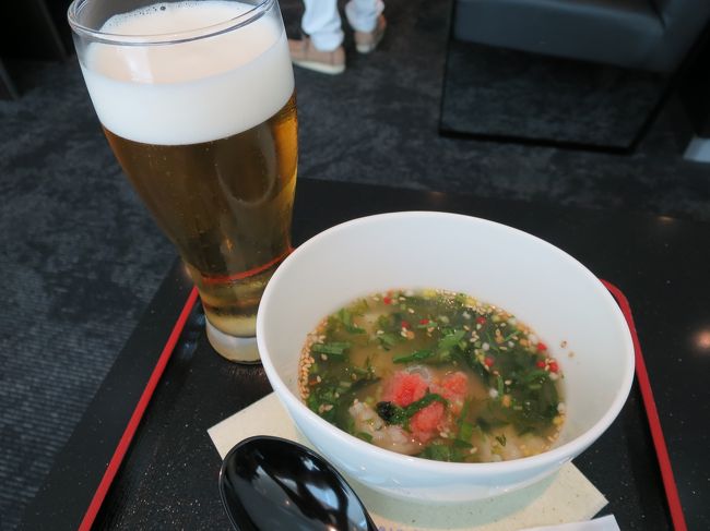 そして9時になるとガラガラだったラウンジに人がワサワサと(笑)シェフサービスのお茶漬け。ウマウマでした～