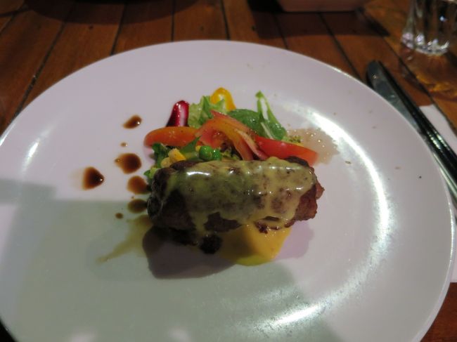 午後は雨でウダウダ。お昼寝し、夕飯。。。デブるな。。。<br /><br />明日はダイビング。どうなることやら。