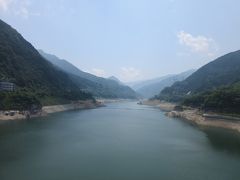 浦山ダムによって作られたダム湖は「秩父さくら湖」

土砂崩れの危険があるとの事で周遊道路の左岸側は通行止めでした