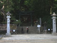 中禅寺湖のほとり、二荒山神社中宮祠にやってきました。