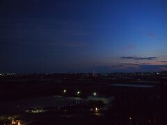 11月26日　6：40
沖縄5日目の朝です。
向こうの空がやっと夜明けの色になっています。