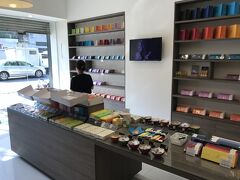 朝8時から営業。