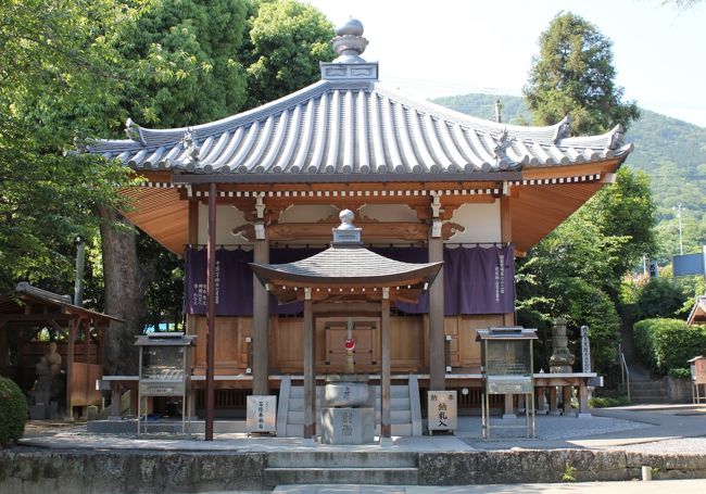 弘法大師像が安置されている、曼荼羅寺の大師堂。