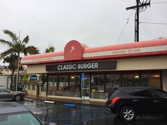 Universal Studios Hollywood（ユニバーサル スタジオズ ハリウッド）に行く朝、25年も昔から通っている行きつけのダイナーClassic Burger（クラシックバーガー）でブレックファースト！
近年アメリカでは洒落て進化したグルメバーガーなどニュースクールの店が増え続ける中、クラシックバーガーは名前の通りむかしから変わらないオールドスクールな店！
