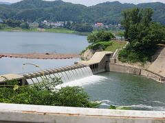 ④錦秋湖大滝 /水のカーテンを見学

やっと錦秋湖大滝【貯砂ダム /水のカーテン】