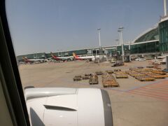 14時前にイーチョン国際空港に到着しました。乗り継ぎ時間は充分あるので余裕です。