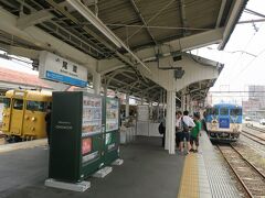 尾道駅で『普通』列車に追い越される『快速』マリンビュー４８号(笑)