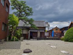 本居宣長の住まいがあった場所。建物は1909年に松阪城跡に移築されています。