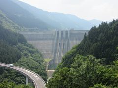 道の駅「大滝温泉」を後にして6km程走ると
いよいよ滝沢ダムが見えてきます。