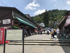 白虎隊の悲劇の舞台となった飯盛山のふもとに到着