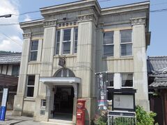 ヴォーリズ建築の旧醒井郵便局（国の登録有形文化財）。醒井宿資料館になっています。