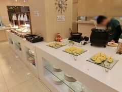 ● 7：30　ヨミホテル（優美飯店）で朝食

昨日に引き続き、B1階レストランにて
和・洋・台湾料理などのバイキングをいただきました。(^_^)

※ ヨミホテル（優美飯店）のHP
　http://www.yomihotel.com.tw/jp/