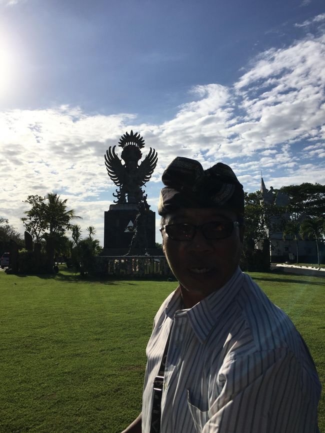 12時　チャーターカーのお迎え<br />空港までの車の手配とあまり値段が変わらないので<br />5時間のチャーターカー。<br /><br />最終日だし、スーパーで買い物に寄ってもらう程度なので<br />英語のドライバーでも良かったのだけど、次回の参考になるかな～と<br />ネットで評判のよい「〇けぼの」さんのチャーターを予約。<br />しかし来たのは「〇かさん」という大して日本語も話せない日本語ガイドと<br />ドライバーさん。<br /><br />〇かさんに、行きたいところを聞かれ「カルフール」と即答したら<br />何か嫌な表情。<br />その前にルワックのコーヒー園に行くか聞かれ、行ってみると<br />ただのコーヒー土産屋。<br />試飲は10種類強あったけど、どれも・・・・<br />コーヒー園ではなく、ちょっとした植物の植え込みを見せられ<br />土産物コーナーはバカ高い。<br /><br />もちろん何も買わず。<br />〇かさんは「早いね」などと言うので、バカ高い土産物屋は必要ない、とハッキリお断り。<br /><br />カルフールへ向かってと言っても、嫌な顔。<br />絵だとか、銀細工とか進めるけど、断固お断り。<br /><br />道中の案内はまったく無く。<br /><br />