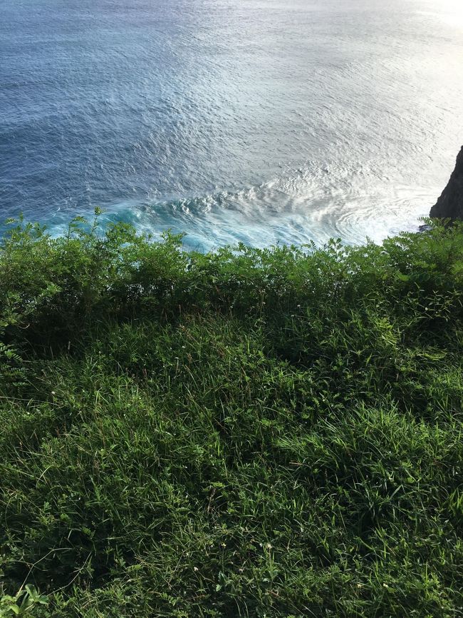 カルフールに行って、ウルワツ（16時）は10分程度サッとみて<br />空港に。<br />ウルワツ60ｋ（2人）<br /><br />ホテルで飲みきれなかった大瓶のビール、缶ビール、スプライトを<br />〇かさんにあげたら、手のひらを返したような態度。<br />ビールは相当高価なものか。。。<br />（本当は〇かさんにあげるくらいなら捨てたかったが、捨て場所もなく、致し方なくあげた）<br /><br />にしても、ほんとに〇かさんのせいで楽しかったバリ旅行が<br />最後に嫌な印象になるなんて！！と嫌な気持ちで空港に到着。<br /><br />あけぼのチャーター45万ＩＤＲ（3600円プラス2万のチップ）<br />（ビールをあげたから2万のチップでも良いというような言いぶりだった）<br /><br />