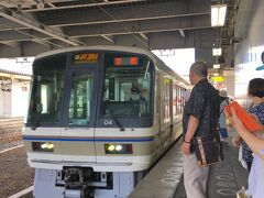 加茂駅から1区間、木津駅まで関西本線を乗継ぎ、木津駅から京都までは奈良線に乗ります。
JR東海とJR西日本の境界だからかと思いますが、なぜ亀山からの関西本線が木津駅まで運行されないのかと不思議に思う乗継ぎです。