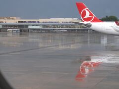 到着。雨が降っていました。