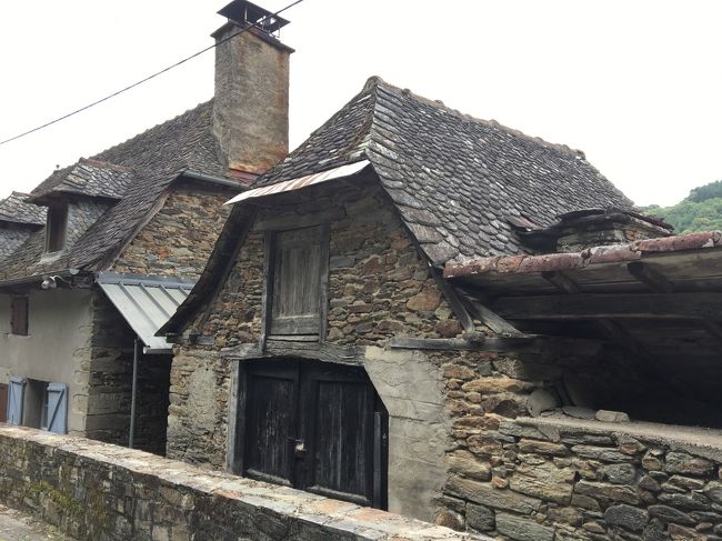 この地方独特の家屋みたい。