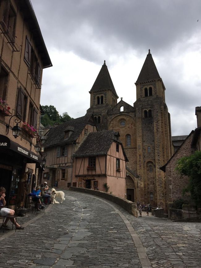 フランスピレネー地方ではこの村は、観光コースの一部かも知れません。