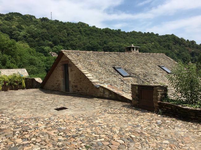 コレ、屋根と窓と通路が一体になってる？！