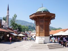 広場の北側には、Sebiljという泉があります。１９８４年の冬季オリンピックの際に復元されました。
