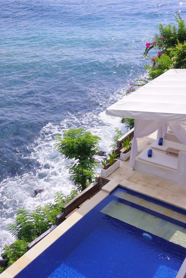 朝食を食べた後は、眼下に見えるプールへ！<br />泳ぐ、気が済む、ガゼボで読書する、暑くなる、泳ぐ・・・<br />を繰り返す幸せな時間。<br />この時間のために、はるばるここまで来たんだー！