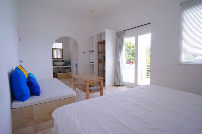 奥行きは狭めですが、新しくて、コンパクトで使いやすくまとまっています。<br />シャワールーム、洗面、トイレが別になっているのが何ともうれしい。<br />日本人オーナーさんなので、日本人としてはこの辺助かります～