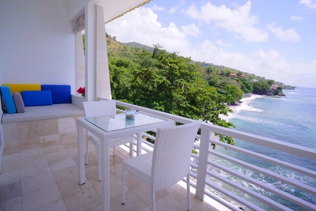 テラスはこんな！本当にすぐ海です！<br />ソファスペースもあって、ここでごろんとできます～