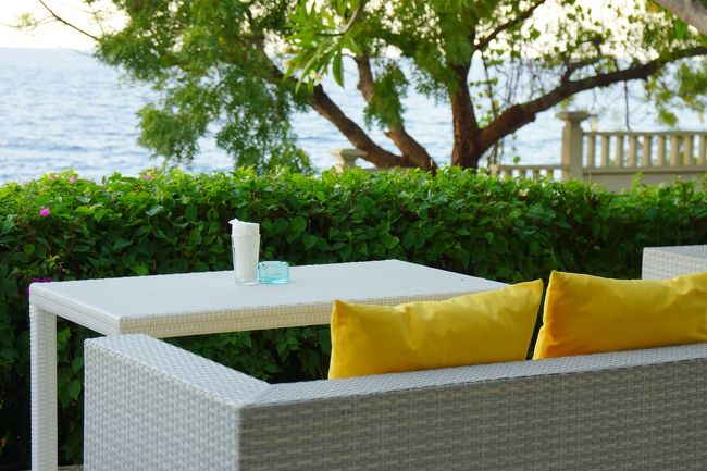 アフタヌーンティーをいただき<br />プールサイドでのんびり過ごし<br />スパでマッサージを受け<br />同じことを繰り返して1日を楽しみ<br />夕食を食べるためにビストロへ。<br />昨日も同じことしたのに、今日もこんなにゆったりしていいの！？<br />という幸せ?