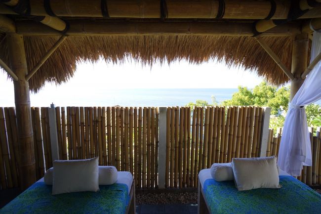 アフタヌーンティーをいただいた後は、スパでマッサージ！<br />宿泊者は半額なので、1時間千円くらいで受けられちゃうんです。<br />なので、1日1マッサージという贅沢ぶり。<br /><br />この日は、本館の方のスパルームへ行きました。